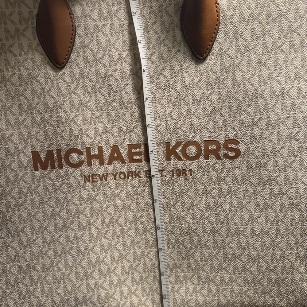 Michael Kors Logo Extra Large Tote Bag - Picture 4 of 12
